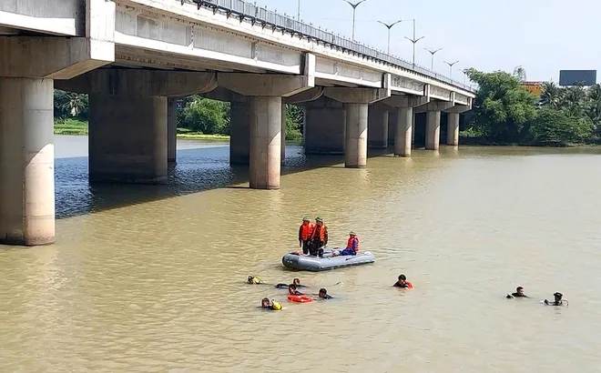 Hoàn cảnh đáng thương của 2 chị em buộc tay nhau dưới sông Dinh: Đều ở với ông bà, nhắn tin cho mẹ và từng có ý định tự tử