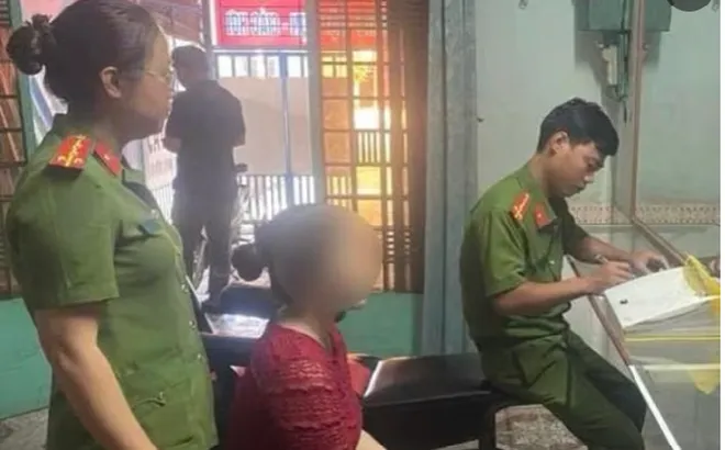 Công an ập vào tiệm cắt tóc, chủ tiệm "hớ hênh" kích dục cho khách, lộ rõ hoạt động trá hình