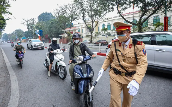 Từ nay đến 31/12/2025: Nếu đưa xe máy cho người này dù là người thân, con cháu có thể bị phạt nặng đến 10 triệu đồng