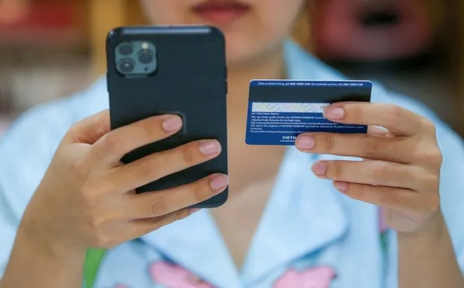 Từ ngày 1/1/2026, người dùng tài khoản ngân hang có thể bị phong tỏa tài khoản nếu không chú ý quy định mới này