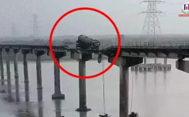 Clip: Hiện trường cầu sập khiến xe tải treo lơ lửng, hàng loạt phương tiện rơi xuống sông, ít nhất 9 người chết