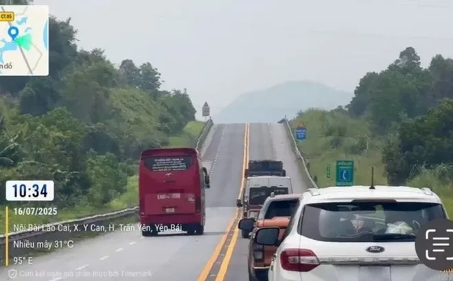 Lấn làn, "vượt ẩu" trên cao tốc Nội Bài - Lào Cai, tài xế trả giá đắt