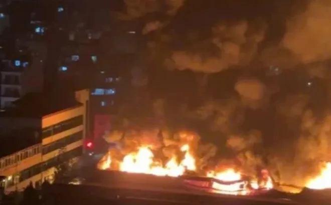 Hà Nội: Nhà xưởng bùng cháy trong đêm, những gì còn sót lại sau biển lửa