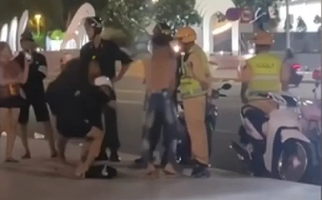 Nhóm thanh niên không đội mũ bảo hiểm "ăn mừng chiến thắng của đội tuyển U23 Việt Nam", CSGT chọn 1 hình thức phạt đặc biệt "cho nhớ lâu hơn"