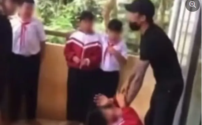 Thông tin phụ huynh hành hung học sinh ngay tại trường học: Hé lộ "chuỗi" đánh qua đánh lại trước đó