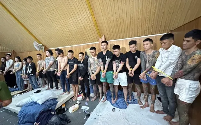 Cảnh sát ập vào homestay ở Măng Đen, phát hiện 30 nam thanh nữ tú làm chuyện động trời