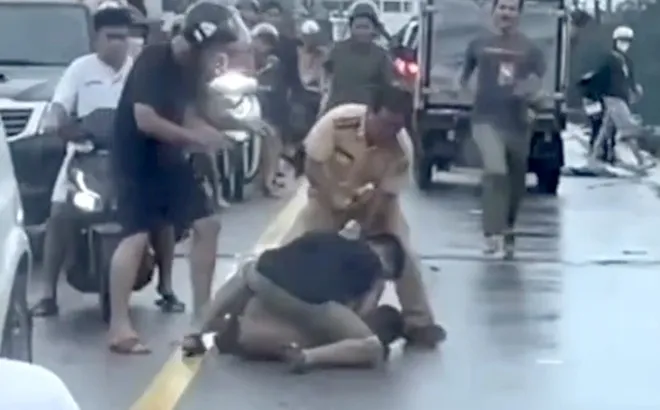 Một CSGT ở Huế bất ngờ bị thanh niên lao vào đánh đấm: Hé lộ nguồn cơn