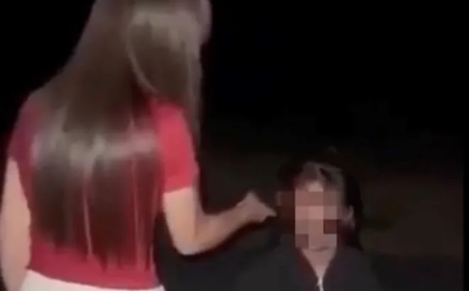 Thiếu nữ bị nhóm người bắt quỳ, túm tóc, tát vào mặt: Thông tin chính thức từ Chủ tịch xã