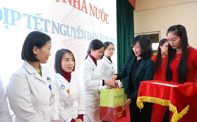 Tết Nguyên đán Bính Ngọ 2026: Hỗ trợ tối đa 1.000.000 đồng tiền mặt từ hoạt động chăm lo Tết của Công đoàn Y tế Việt Nam cho đối tượng nào?
