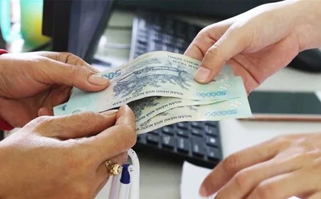 Chính thức từ năm 2026, người đủ 16 tuổi đến dưới 22 tuổi nhận 975.000 đồng/tháng tiền trợ cấp xã hội hằng tháng khi đang học tại đâu và thuộc những trường hợp nào theo Nghị quyết 63?