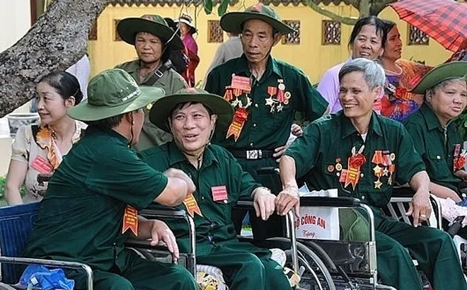 Người có công với cách mạng và thân nhân được hưởng những chế độ ưu đãi nào?