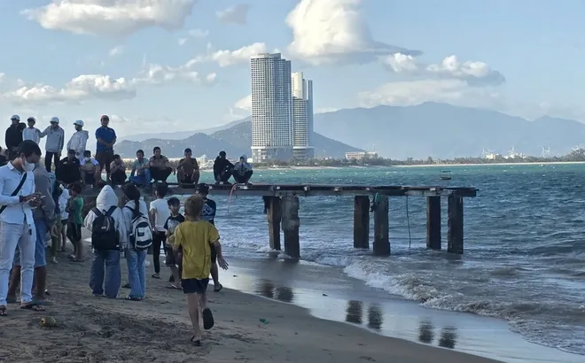 Bé trai 9 tuổi mất tích khi tắm biển được tìm thấy ở đâu?