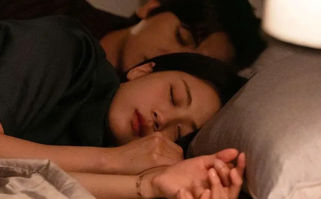 Gặp lại cậu bạn thời trung học, chúng tôi "va" vào nhau quá giới hạn mà không mảy may suy nghĩ gì, rồi 5 năm sau mới nhận trái đắng