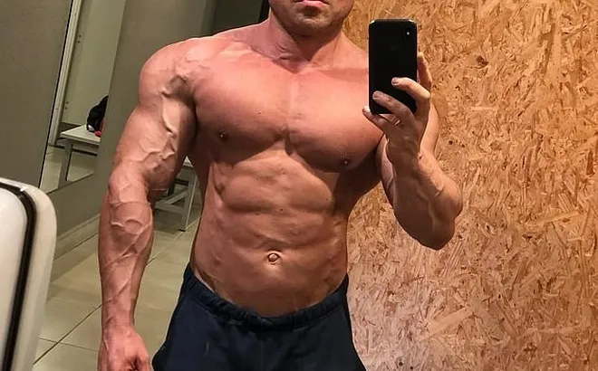 Nhà vô địch thể hình bị đâm tử vong sau màn cãi vã nảy lửa với bạn gái