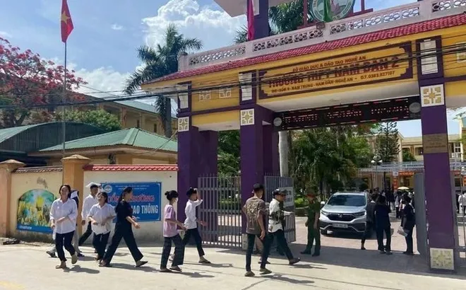 NÓNG: Thầy giáo mỉa thí sinh thi lớp 10 "học cho lắm rồi cũng đi làm thuê", Hiệu trưởng nói gì?