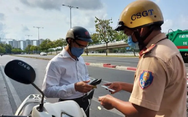 CSGT có được giữ căn cước công dân của người vi phạm hay không?