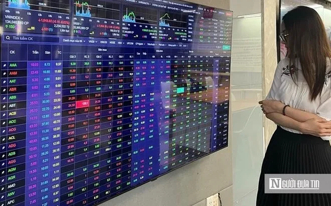 Lăng kính chứng khoán 4/10: Tranh thủ cơ cấu lại danh mục