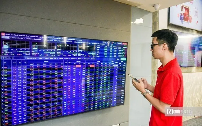 Lăng kính chứng khoán 10/10: Áp lực nguồn cung còn khá lớn