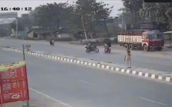 Clip: Xe máy lấn làn, gây tai nạn liên hoàn khiến 1 người tử vong