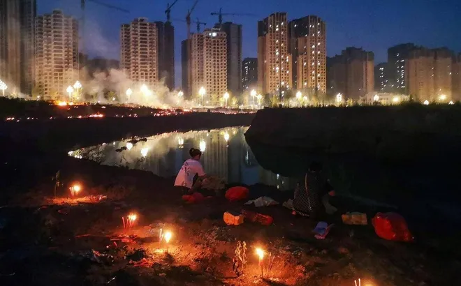 Tưởng cháy rừng ngày Thanh minh, hóa ra là lễ hội ma cổ truyền Trung Quốc