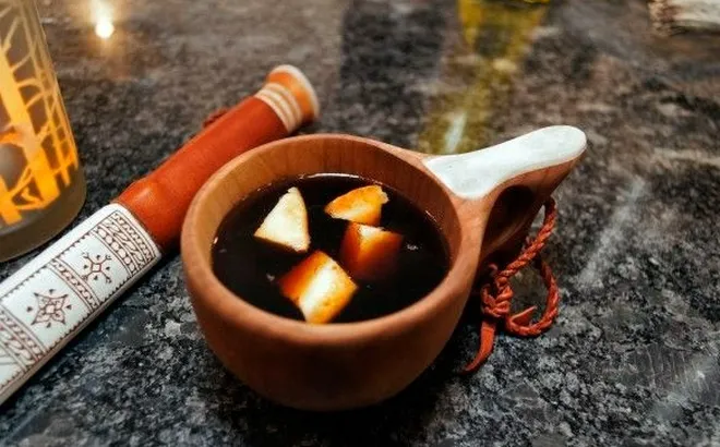 Bỏ đường, bỏ sữa đã xưa rồi, người Thụy Điển bỏ... phô mai vào cà phê