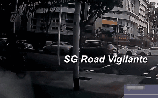 Clip: Tài xế cán qua người đi đường rồi bỏ chạy, nhưng điều xảy ra sau đó mới gây choáng váng