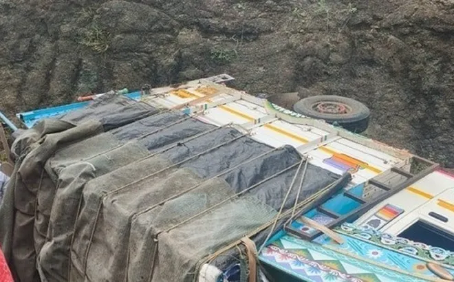 Xe chở đoàn phụ nữ và trẻ em bất ngờ mất lái, rơi xuống vực sâu khiến 8 người thiệt mạng, hàng chục người bị thương