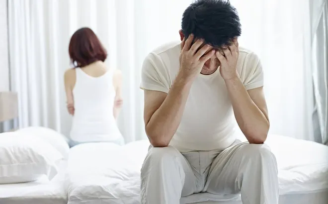 Phát hiện vợ mang thai con hàng xóm, người chồng nổi điên vác dao truy sát tình địch giữa đêm