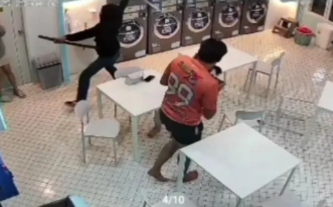 Đau lòng: Bé gái 14 tuổi bị chém đứt bàn tay trong vụ hỗn chiến kinh hoàng, nghe lý do ai cũng rùng mình