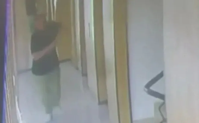 Đau lòng khoảnh khắc thang máy rơi từ tầng 7 khiến người phụ nữ tử vong ngay trước mắt chồng