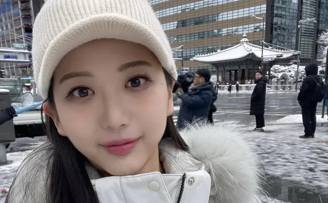 Diễn biến mới nhất vụ nữ MC thời tiết bị đồng nghiệp bắt nạt đến mức tự tử, để lại 17 trang thư tuyệt mệnh: Người mẹ tuyệt thực buộc đài truyền hình phải xin lỗi