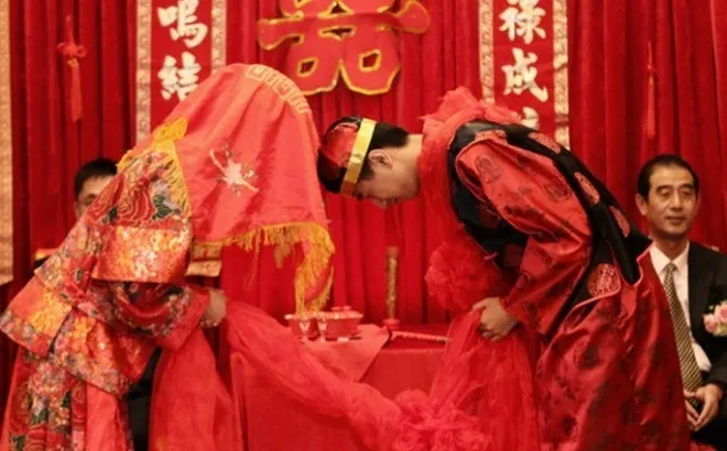 Hy hữu: Cô dâu hủy hôn sát ngày cưới, đòi “bồi thường” hơn 100 triệu chỉ vì một cái ôm