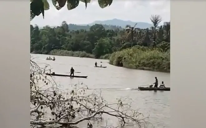 Giặt đồ bên sông, người phụ nữ bất ngờ bị cá sấu tấn công, vùng vẫy trong tuyệt vọng