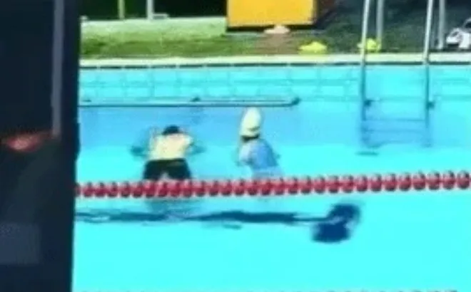 Nhảy xuống hồ bơi, giáo viên thể dục gãy đốt sống cổ, tử vong thương tâm trước mặt con gái