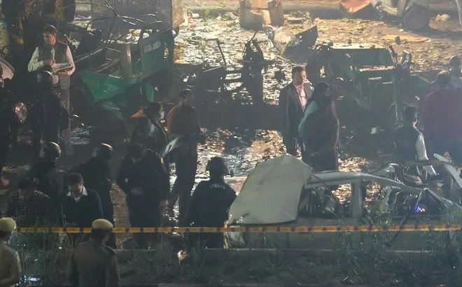 Khoảnh khắc ám ảnh: Xe hơi phát nổ giữa phố đông khiến 9 người chết, hàng chục người bị thương