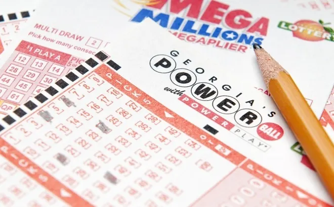 Trúng số 102 tỷ đồng nhưng lại "giả nghèo" giấu vợ, người đàn ông U70 rơi vào khủng hoảng