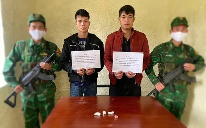 Bắt 2 đối tượng Cà Văn Kiên (SN 2004) và Cà Văn Bình (SN 2005)