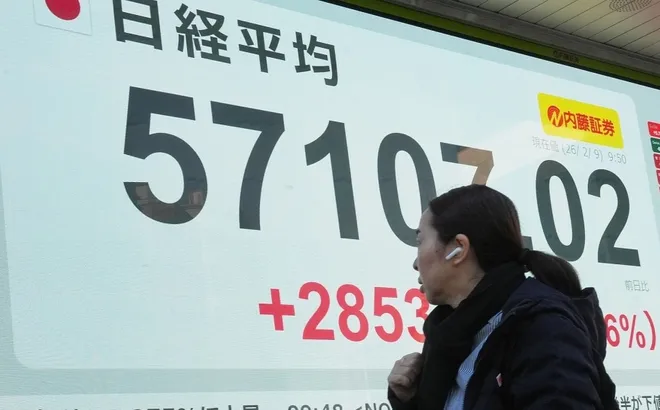 Dọn lại căn nhà cũ sau nhiều năm, người đàn ông không ngờ tờ giấy bỏ quên lại giúp mình đổi đời