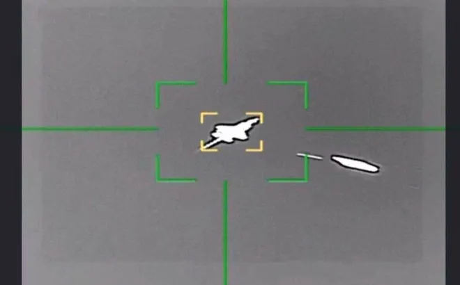 Clip:  "Tiêm kích tia chớp" F-35 của Mỹ trở thành mục tiêu của hệ thống phòng không Iran