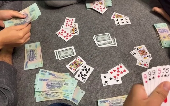 Công an bắt quả tang 10 đối tượng mở sới sát phạt, thu giữ nhiều tang vật