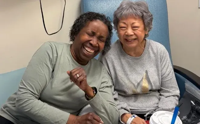 Cảm động tình bạn thân gần 50 năm: Một người mắc ung thư, người còn lại vẫn ở cạnh bên trong mọi lần hóa trị