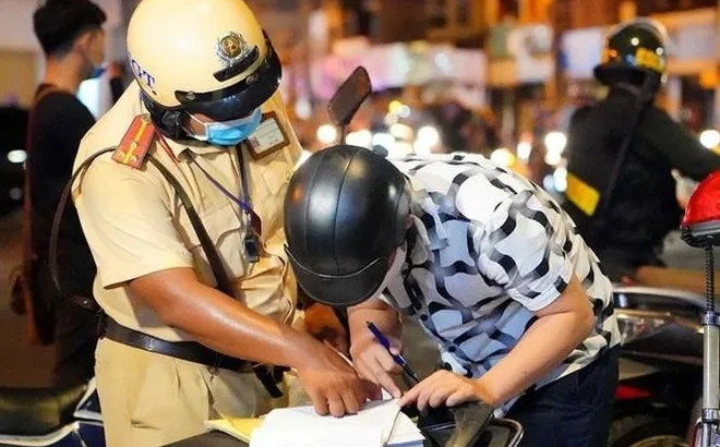 Từ 1/6, cho người khác mượn giấy phép lái xe có thể bị thu hồi 5 năm