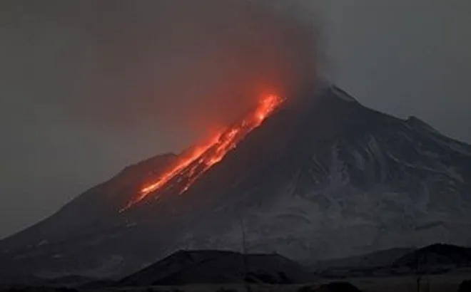 Núi lửa phun trào trên bán đảo Kamchatka (Nga)