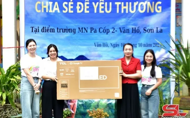 Trao hơn 80 suất quà cho trẻ em có hoàn cảnh khó khăn