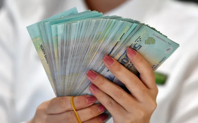 Đồng thời được hưởng lương hưu và nhận thêm 500.000 đồng tiền trợ cấp hưu trí xã hội hằng tháng với trường hợp nào?