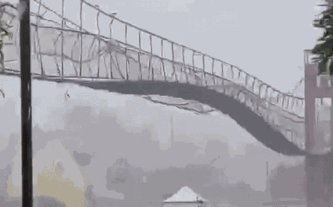 Clip: Khoảnh khắc cây cầu rung lắc dữ dội trong siêu bão Fung-wong ở Philippines