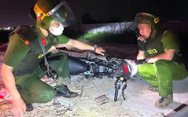 Cảnh sát nổ gần 10 phát súng chỉ thiên trấn áp nhóm "quái xế" manh động