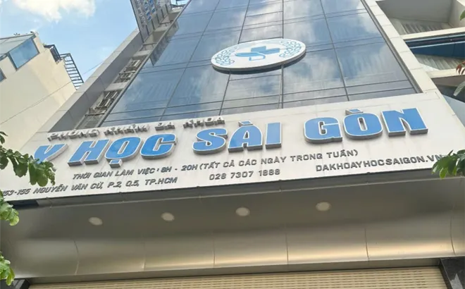 Công an truy tìm bác sỹ nha khoa cởi áo blouse bỏ trốn lên sân thượng khi thấy đoàn thanh tra